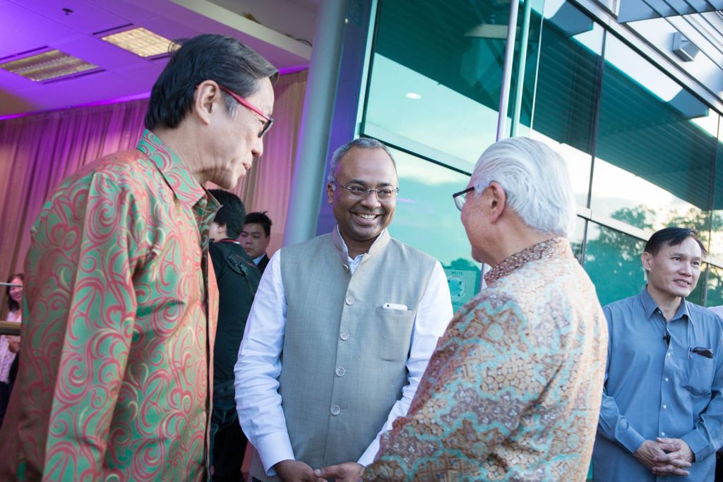 Miniature of SMU Patron President Tony Tan having  a chat with Chairman Ho Kwon Ping and Dean, Lee Kong Chian School of Business, Gerry George at the 2015 Patron's Day Celebrations