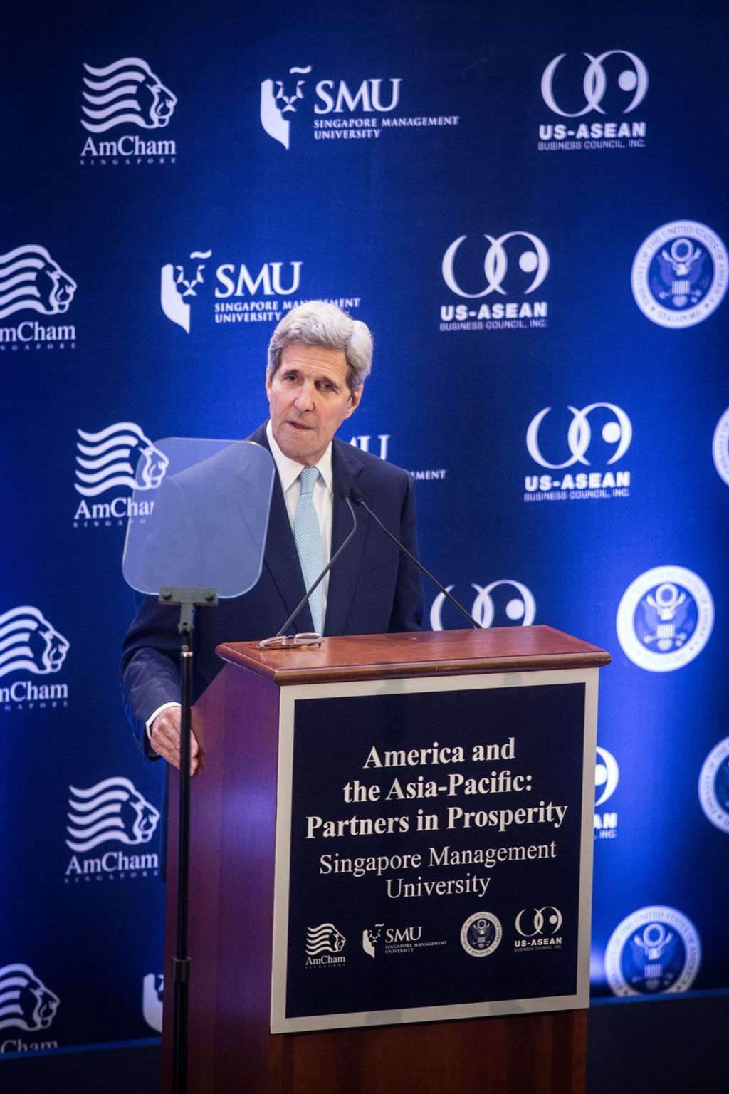 Miniature of U.S. Secretary of State John Kerry addressing the audience at the America and the Asia Pacific Partners in Prosperity dialogue session