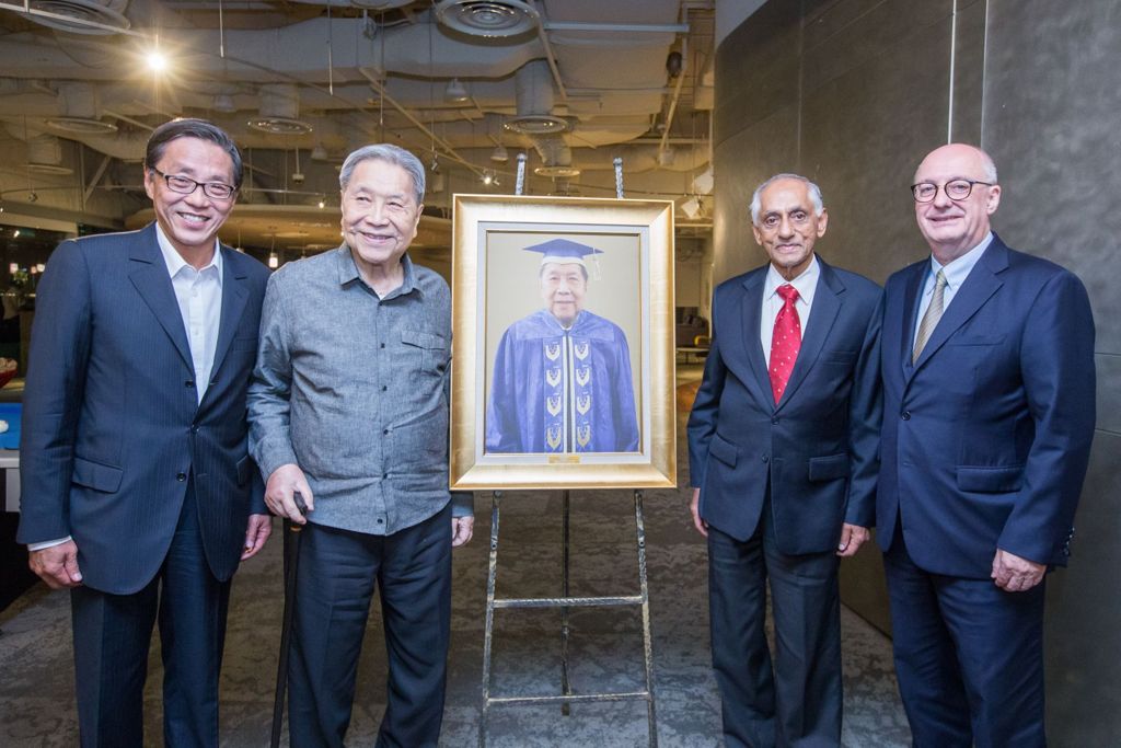 Miniature of Chairman Ho Kwon Ping, SMU President Arnoud De Meyer and incoming SMU Chancellor J.Y Pillay pose together with former Chancellor Yong Pung How at an appreciation dinner to thank him