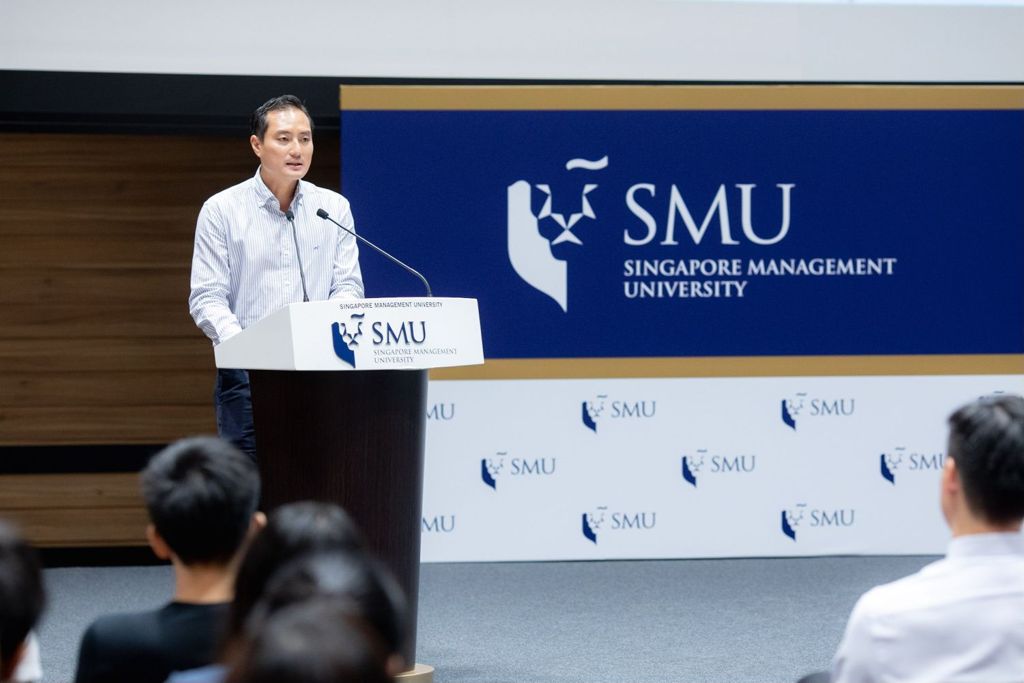 Miniature of Mr Tan Kiat How (IMDA) at an event in 2019 commemorating SMU and Google partnership