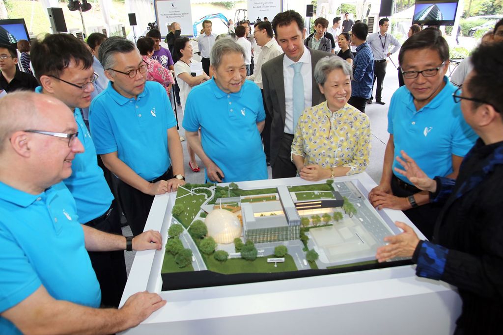 Miniature of Viewing the model of the new law school building