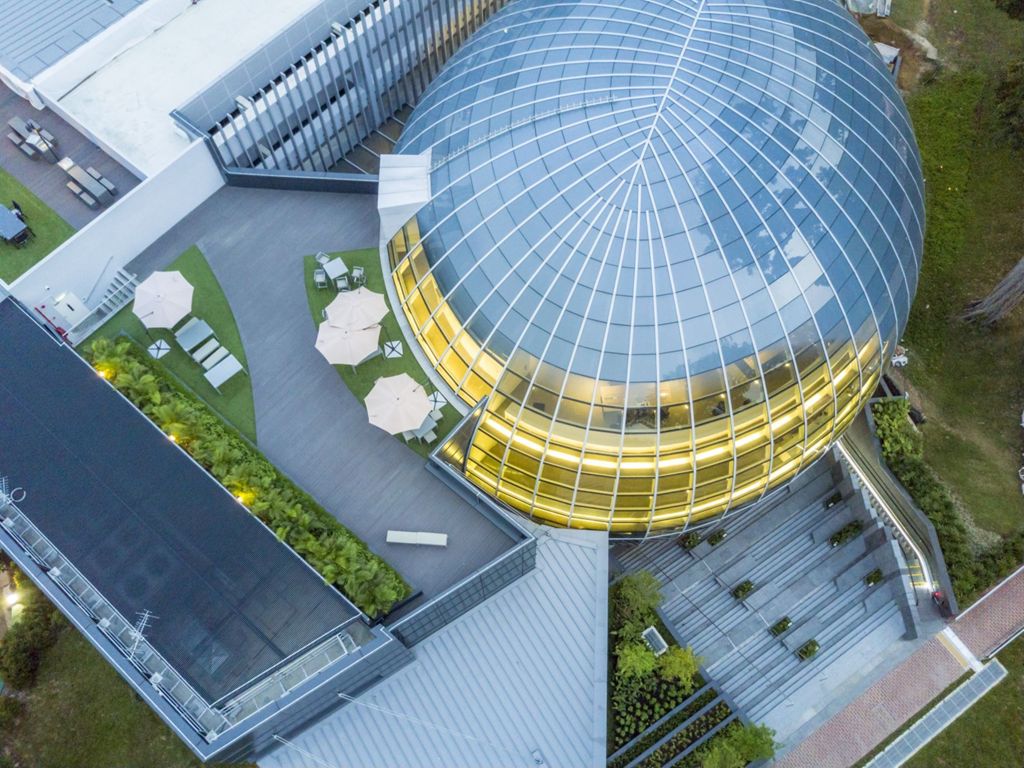 Miniature of Aerial view of Kwa Geok Choo Law Library, which takes an architectural form of a pearl