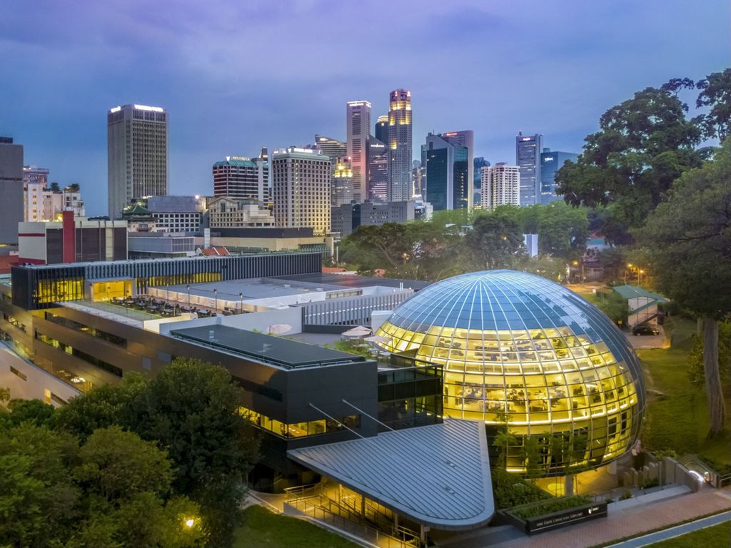 Miniature of Evening view of the newly built Kwa Geok Choo Law Library in the law school building