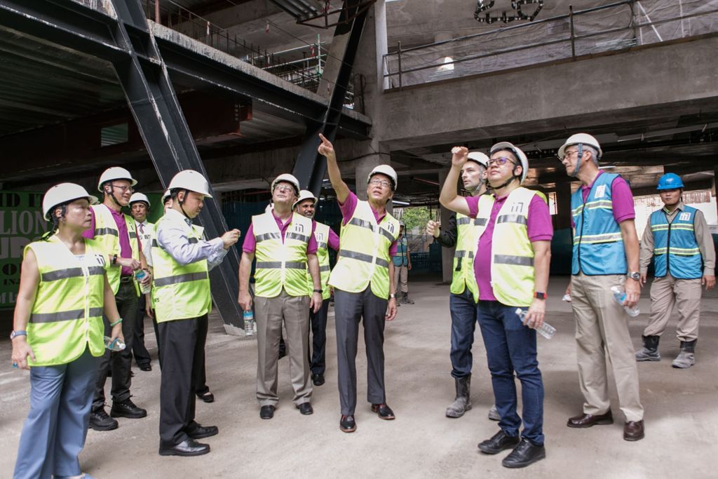 Miniature of Senior executives on ground inspection of the School of Law construction in 2016