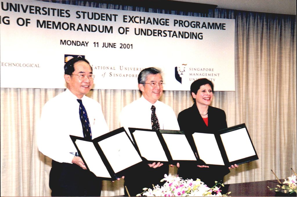 Miniature of Singapore's Universities Sign Agreement