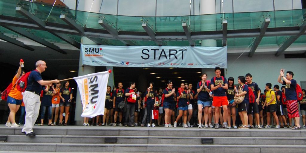 Miniature of SMU Challenge 2010 flagging off from LKCSB building