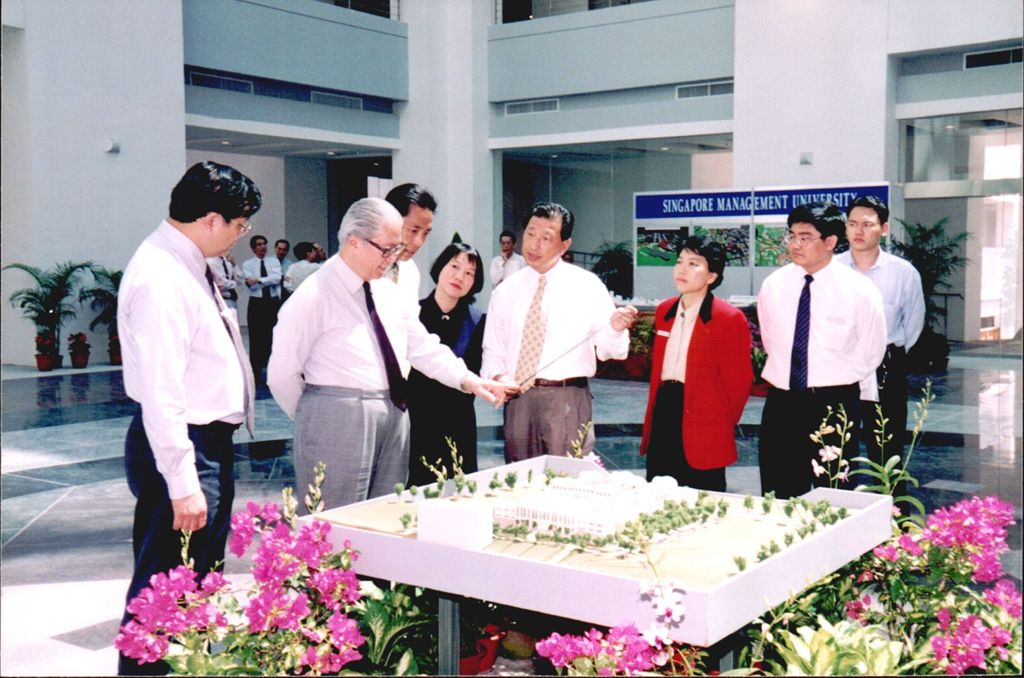 Miniature of DPM Tony Tan with SMU and SIM Representatives