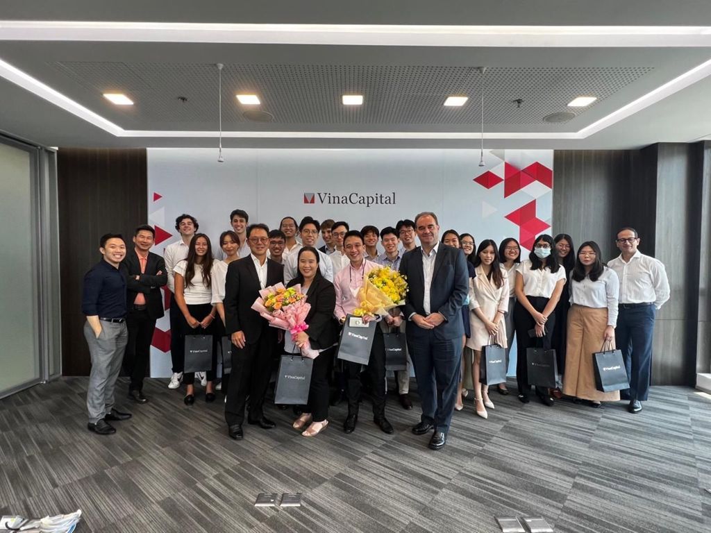 Miniature of SMU-XO students with their mentors and senior management of VinaCapital