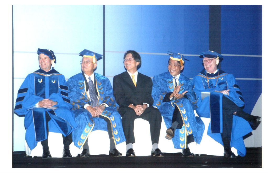 Miniature of Convocation 2004