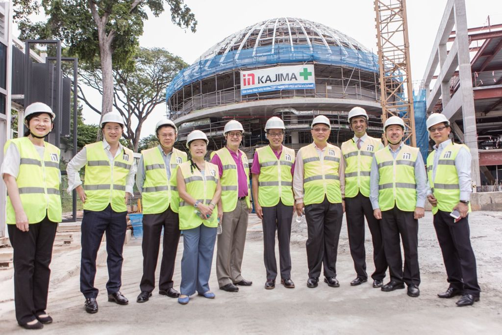 Miniature of Senior executives in front of the structure of Kwa Geok Choo library during ground inspection of School of Law construction in 2016