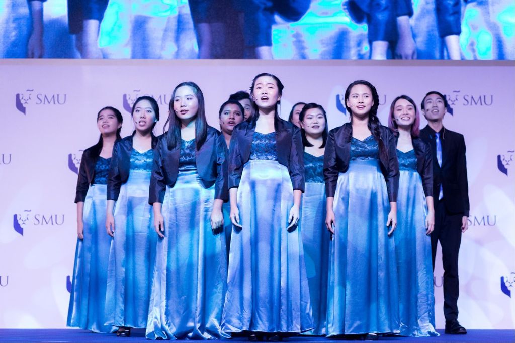 Miniature of Students singing in the SMU Hall on the openining ceremony of Commencement 2017